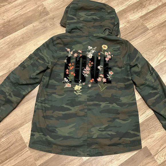 AEO Green Camo Love Embroidered Hood Jacket - Picture 10 of 11